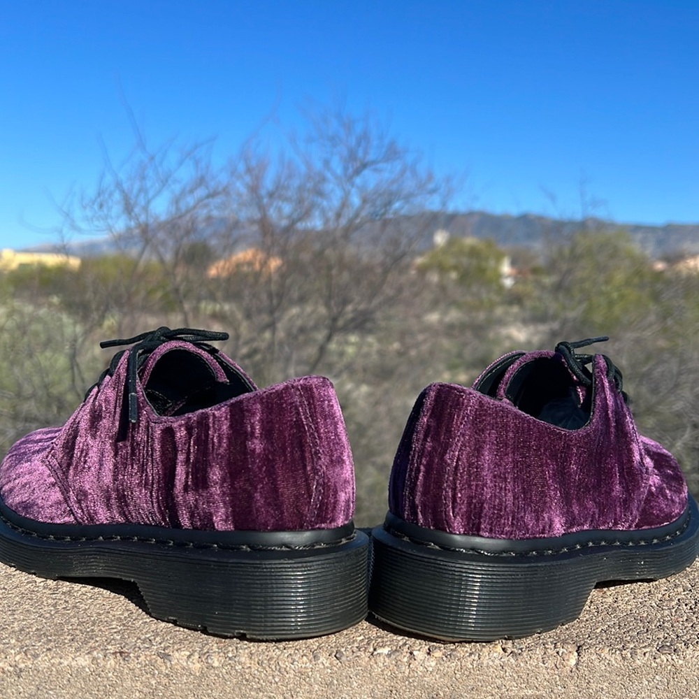 💕 Dr. Martens Purple Shimmer 14482 Crushed Velvet Oxfords 💕 - Picture 6 of 17